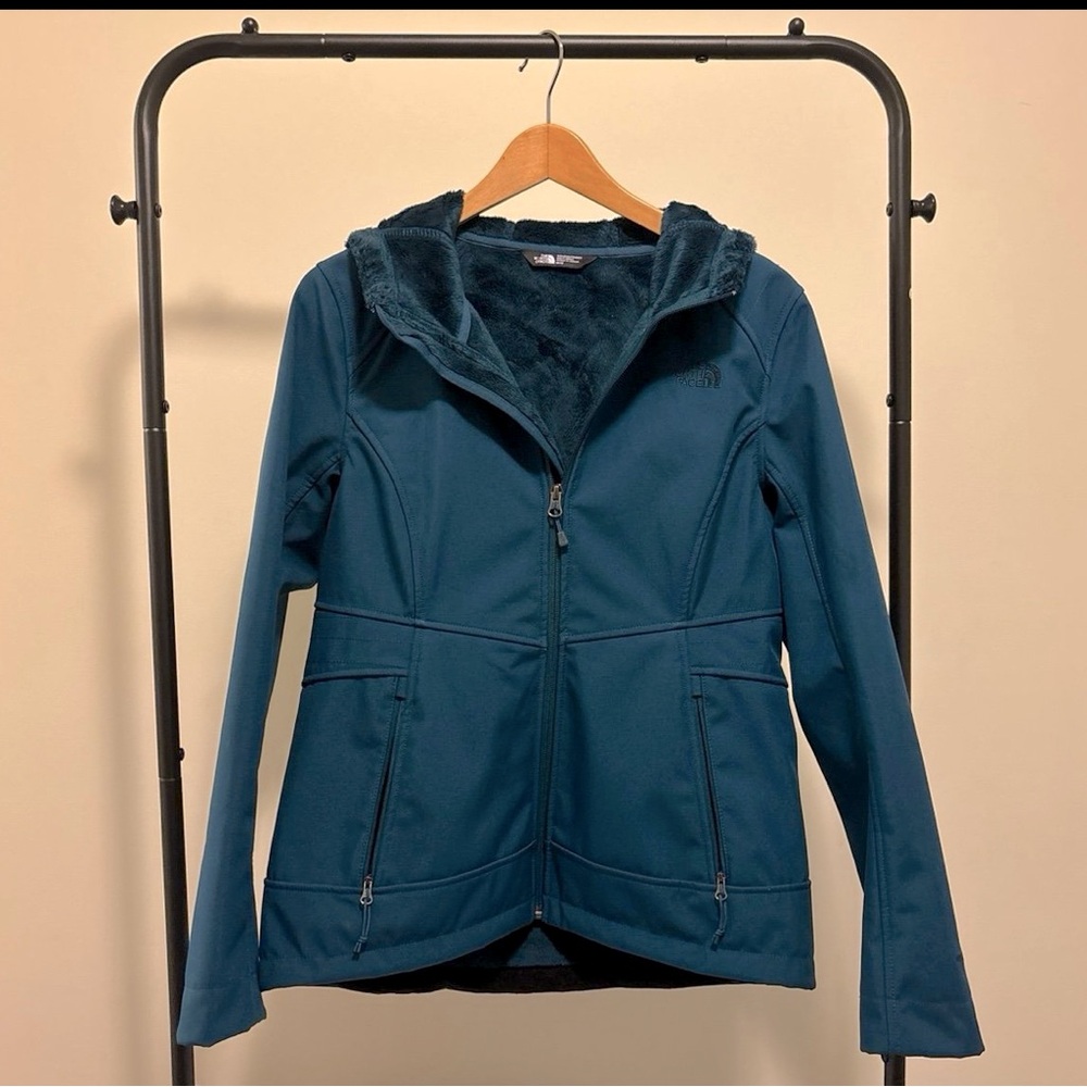 Women’s north face jacket with fur lining